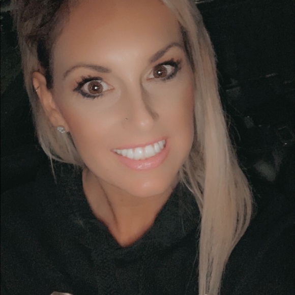 Meet your Posher, Jessica - Picture 1 of 1